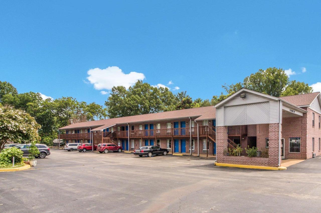 Rodeway Inn Bolivar Exterior photo
