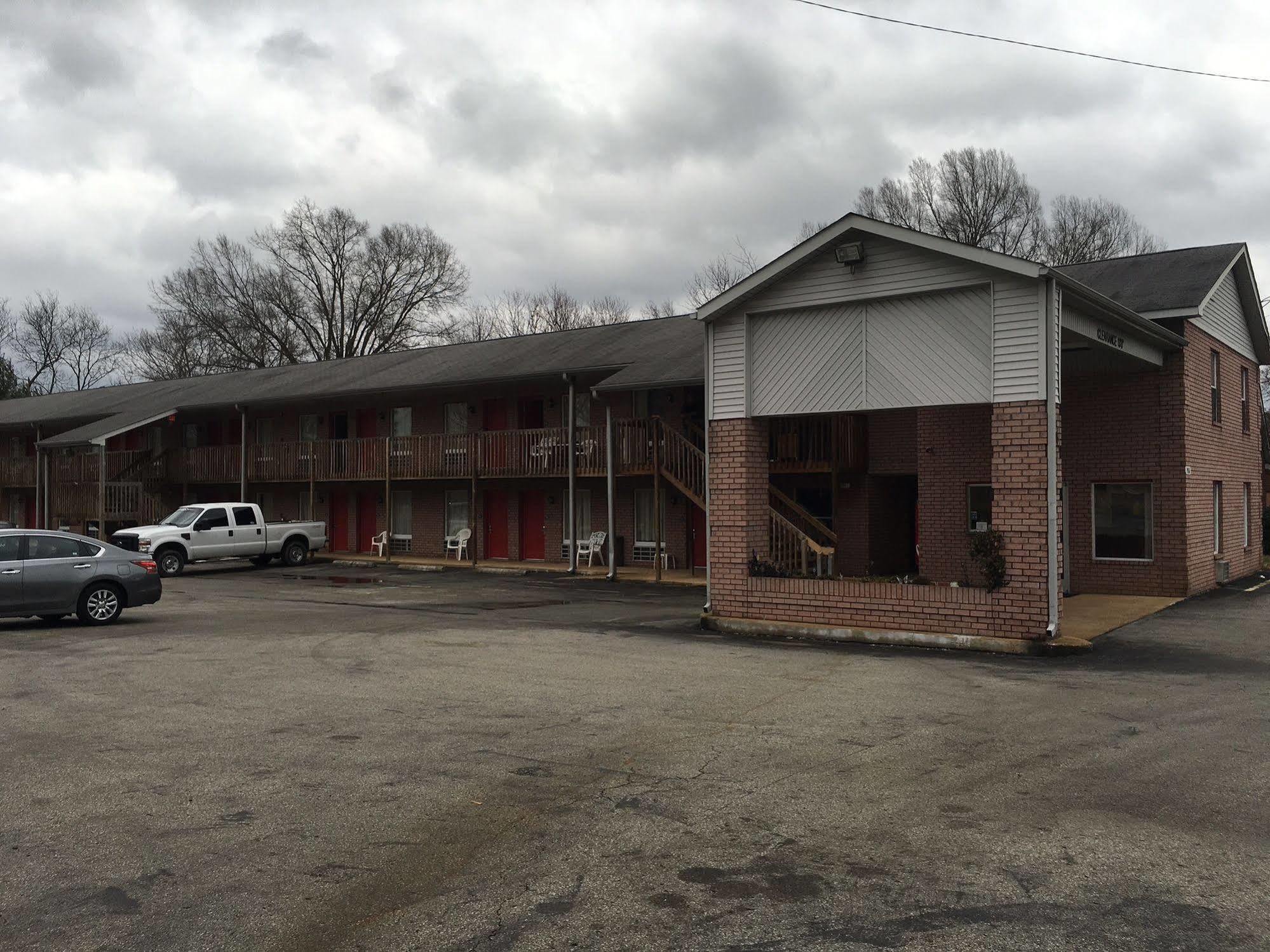 Rodeway Inn Bolivar Exterior photo